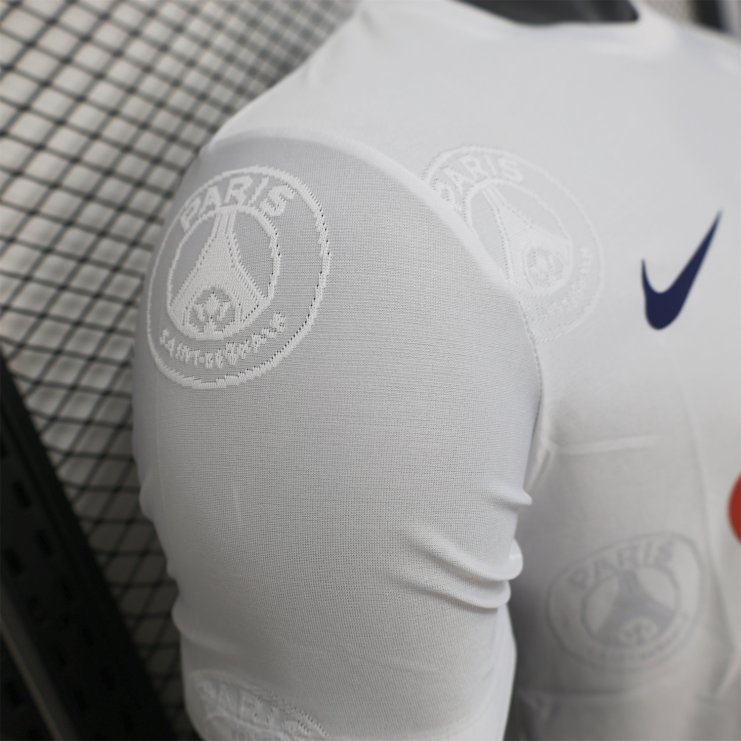 AlphaJersey-Paris Saint-Germain PSG 25-26 White Jersey with Team Logo Decoration and Gradient Advertising - Player Version