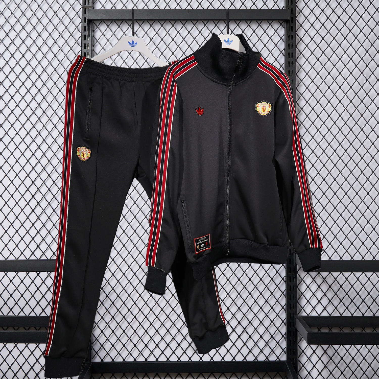 AlphaJersey-Manchester United 25-26 Red Lines Training Set - Black Top and Black Pants
