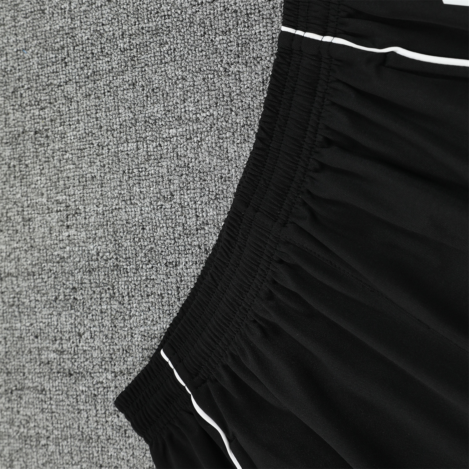 AlphaJersey-Real Madrid 25-26 Short-Sleeve Training Set - Grey Arrow Pattern Top & Black Shorts
