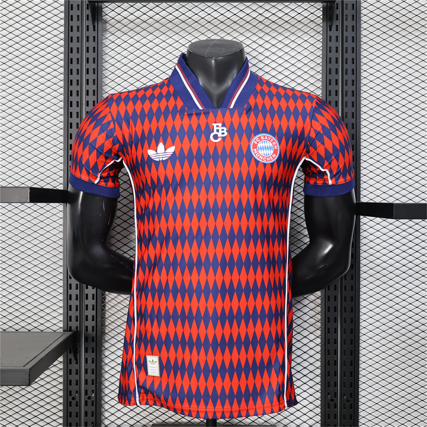 AlphaJersey-Bayern Munich 25-26 Trefoil Retro Style Red And Deep Blue Jersey - Player Version