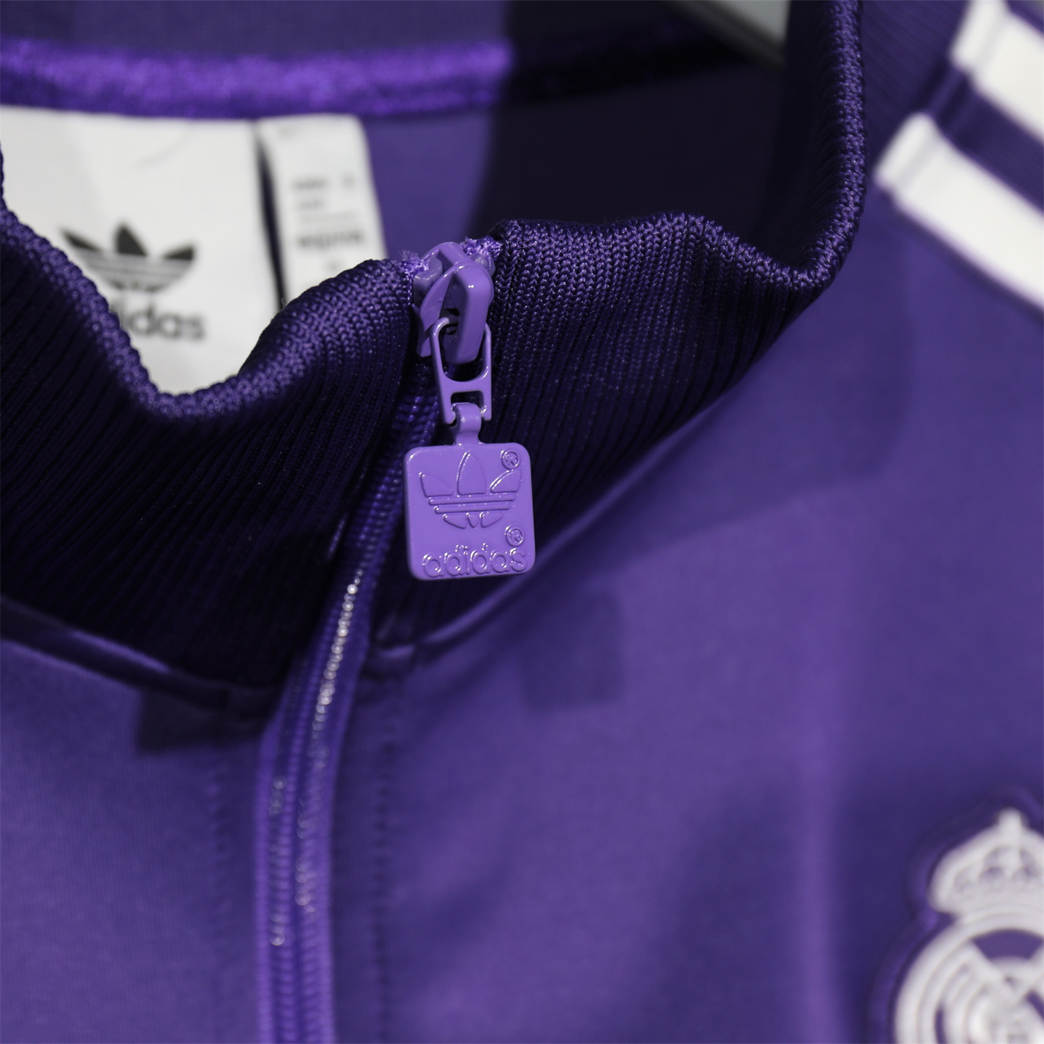 AlphaJersey-Real Madrid 25-26 White Lines Training Set - Purple Top and Purple Pants