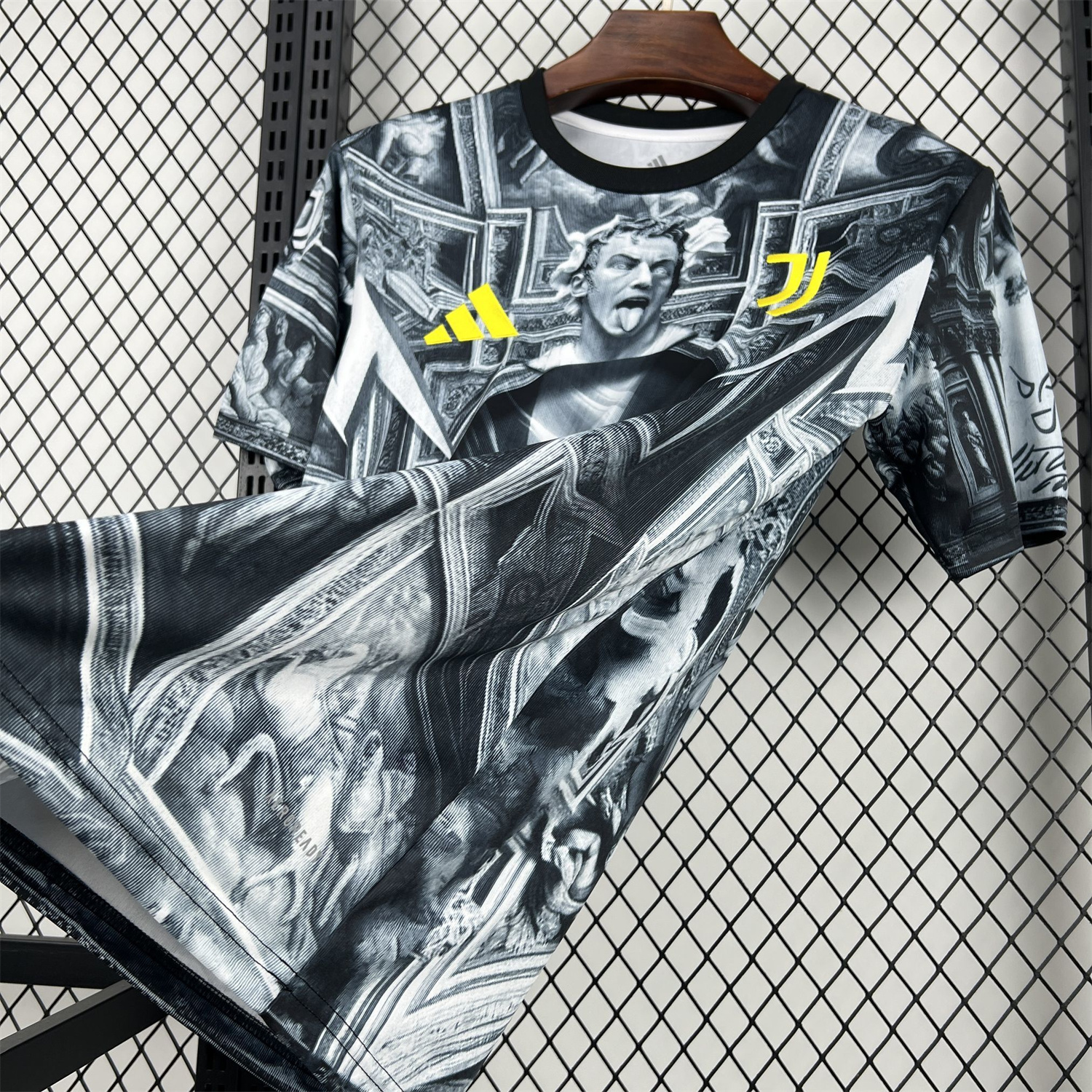 AlphaJersey-Juventus 25-26 Pre-Match Training Jersey - Fans Version