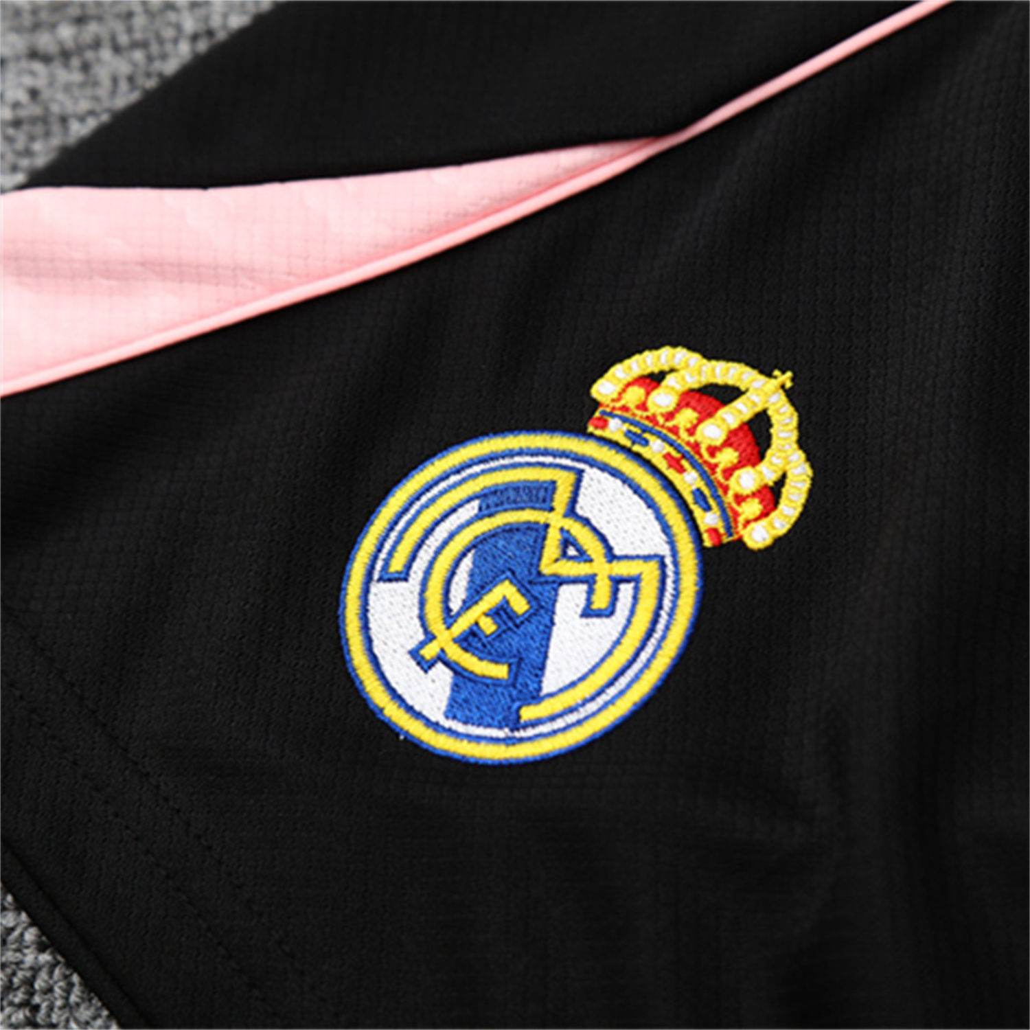 AlphaJersey-Real Madrid 25-26 Short-Sleeve Training Set - Pink Black Top & Black Shorts