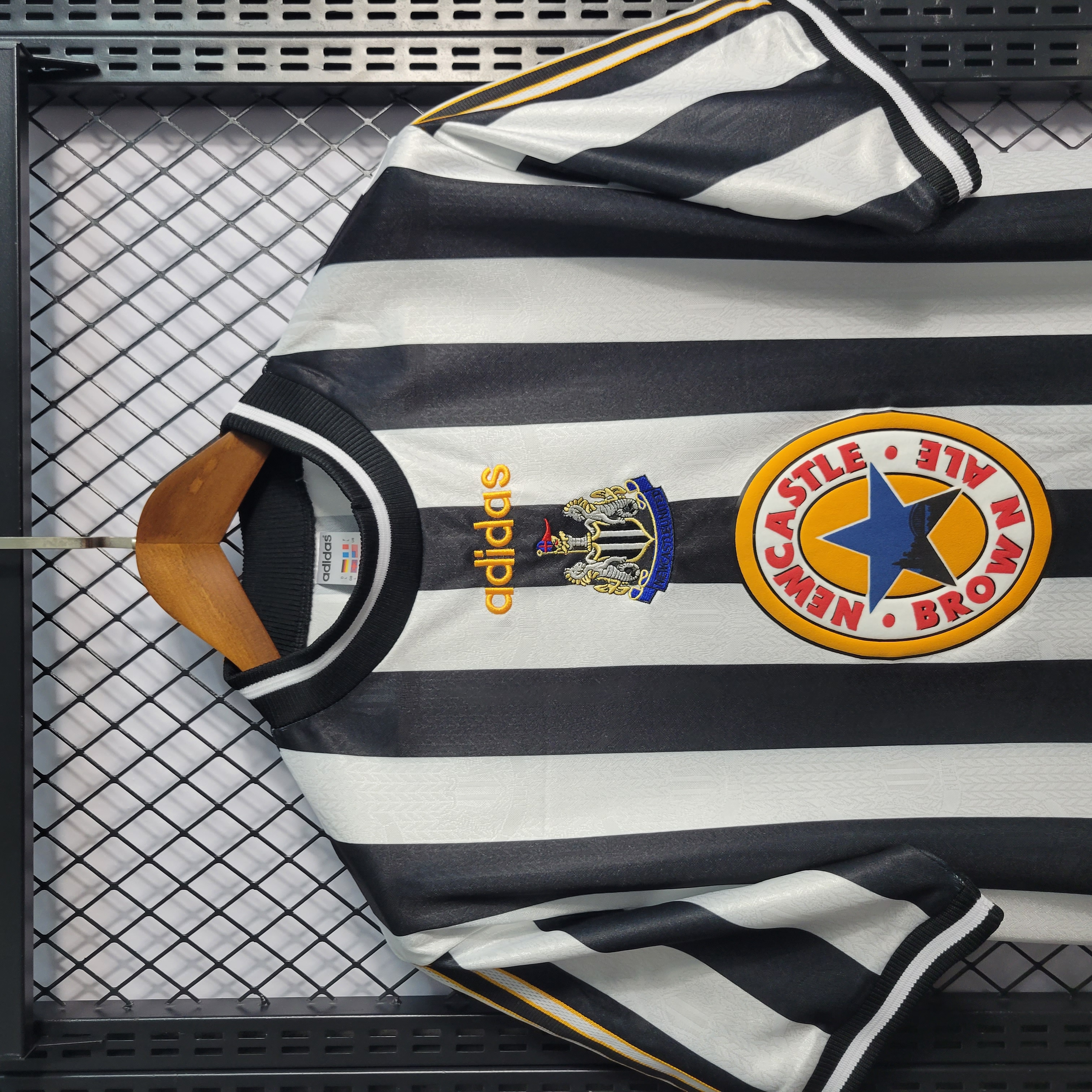 AlphaJersey-Retro Newcastle United 1997-99 Home Stadium Jersey