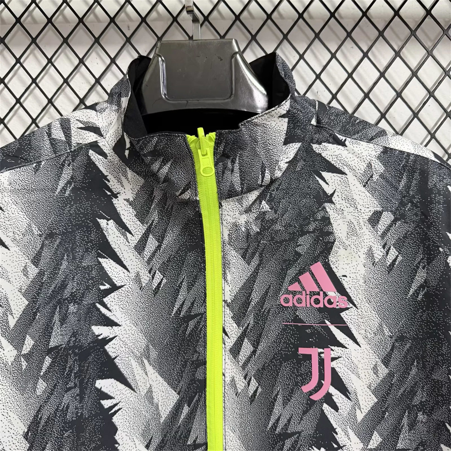 AlphaJersey-Juventus 25-26 Double Sided Reversible Windbreaker - Black & Grey