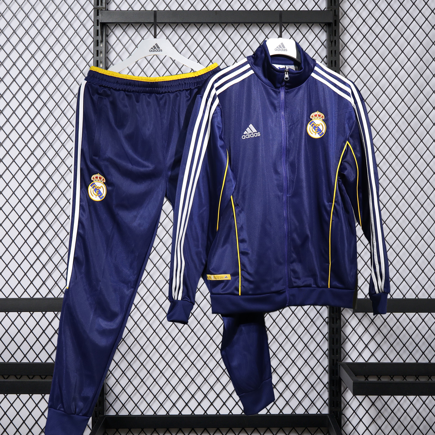 AlphaJersey-Real Madrid 25-26 Pure Color Yellow Lines Training Set - Dark Blue Top and Dark Blue Pants