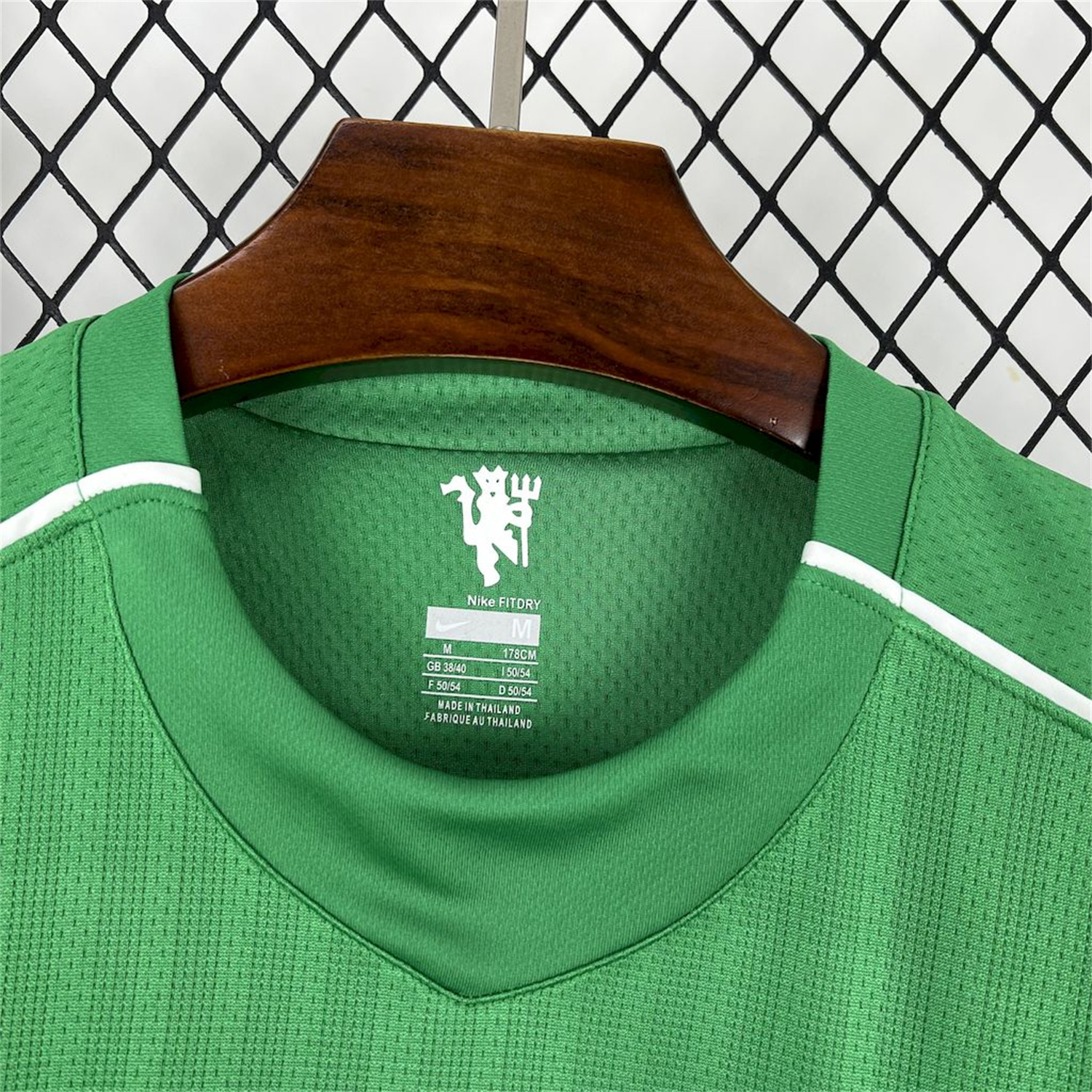 AlphaJersey-Retro Manchester United 2007-08 Green Goalkeeper Jersey