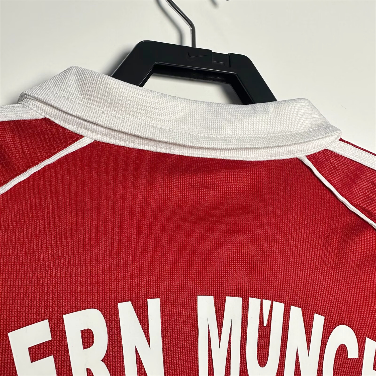 AlphaJersey-Retro Bayern Munich 2005-06 Home Jersey