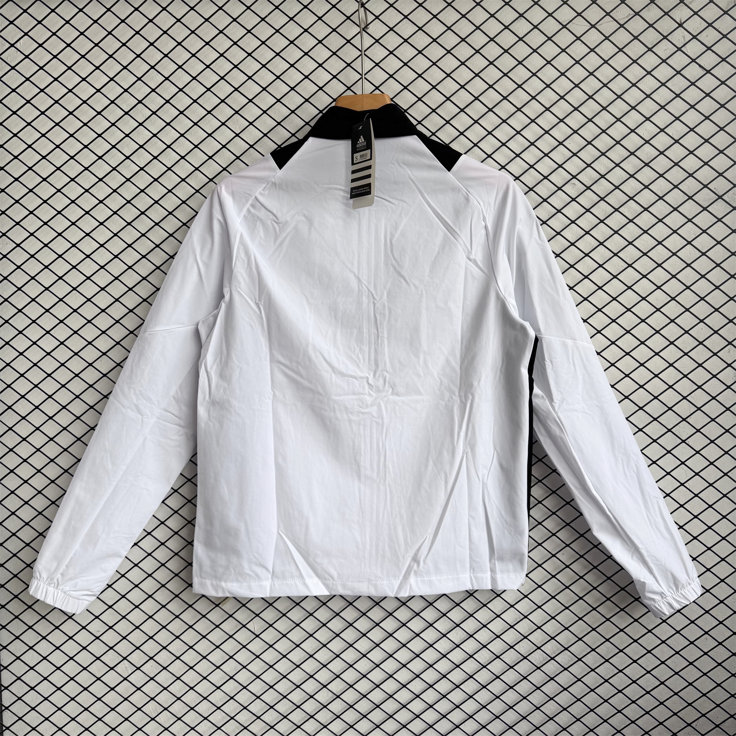 AlphaJersey-Real Madrid 25-26 Windbreaker Training Set - White With Black Top and Black Pants