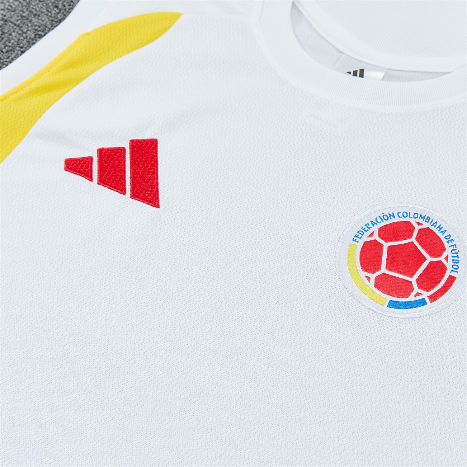 AlphaJersey-Colombia 2026 Vest Training Set - White Vest and Blue Shorts