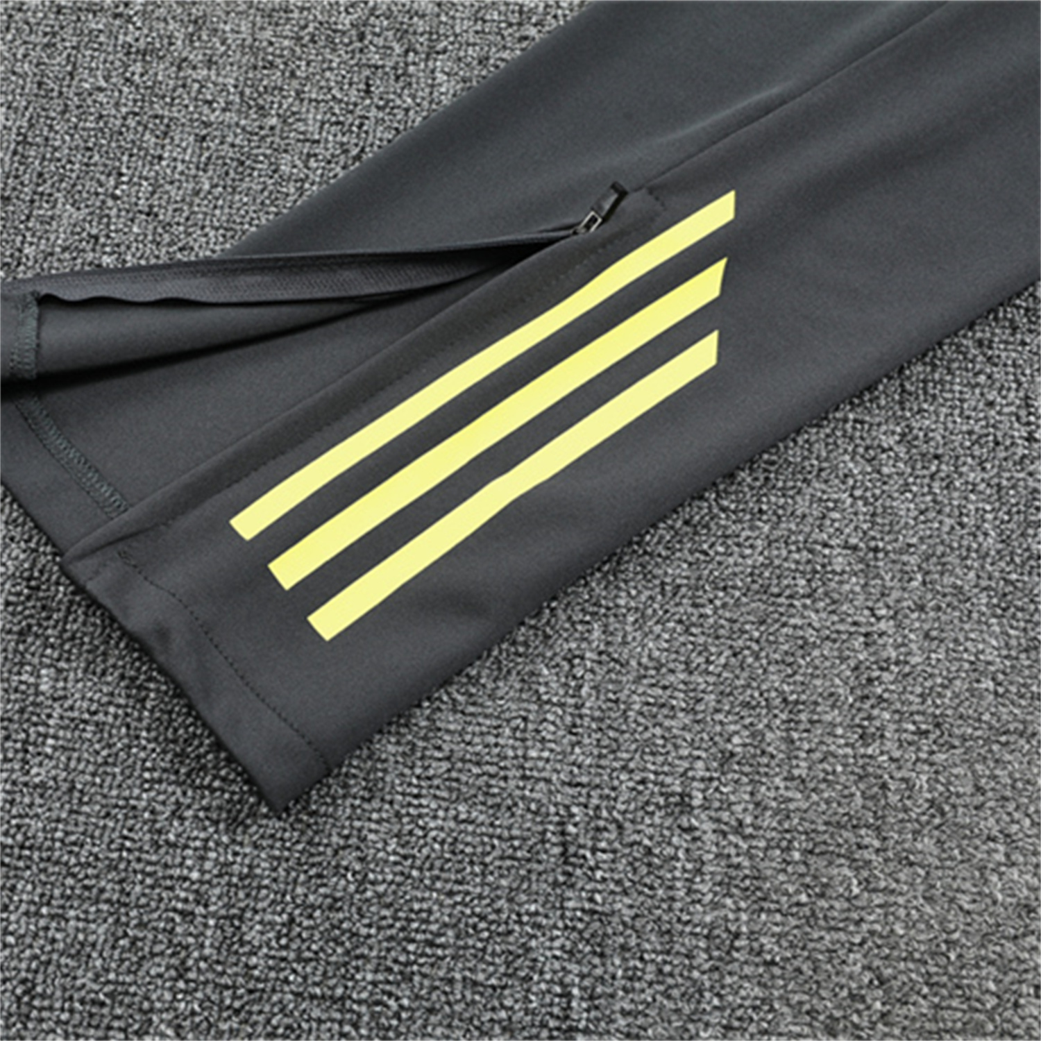 AlphaJersey-Real Madrid 25-26 Kid Long Sleeves Training Set - Yellow Top & Gray Pants