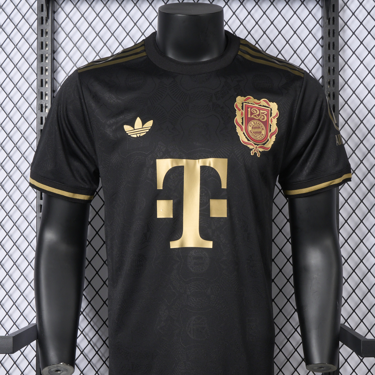 AlphaJersey-Bayern Munich 2025 Black 125th Anniversary Jersey - Player Version