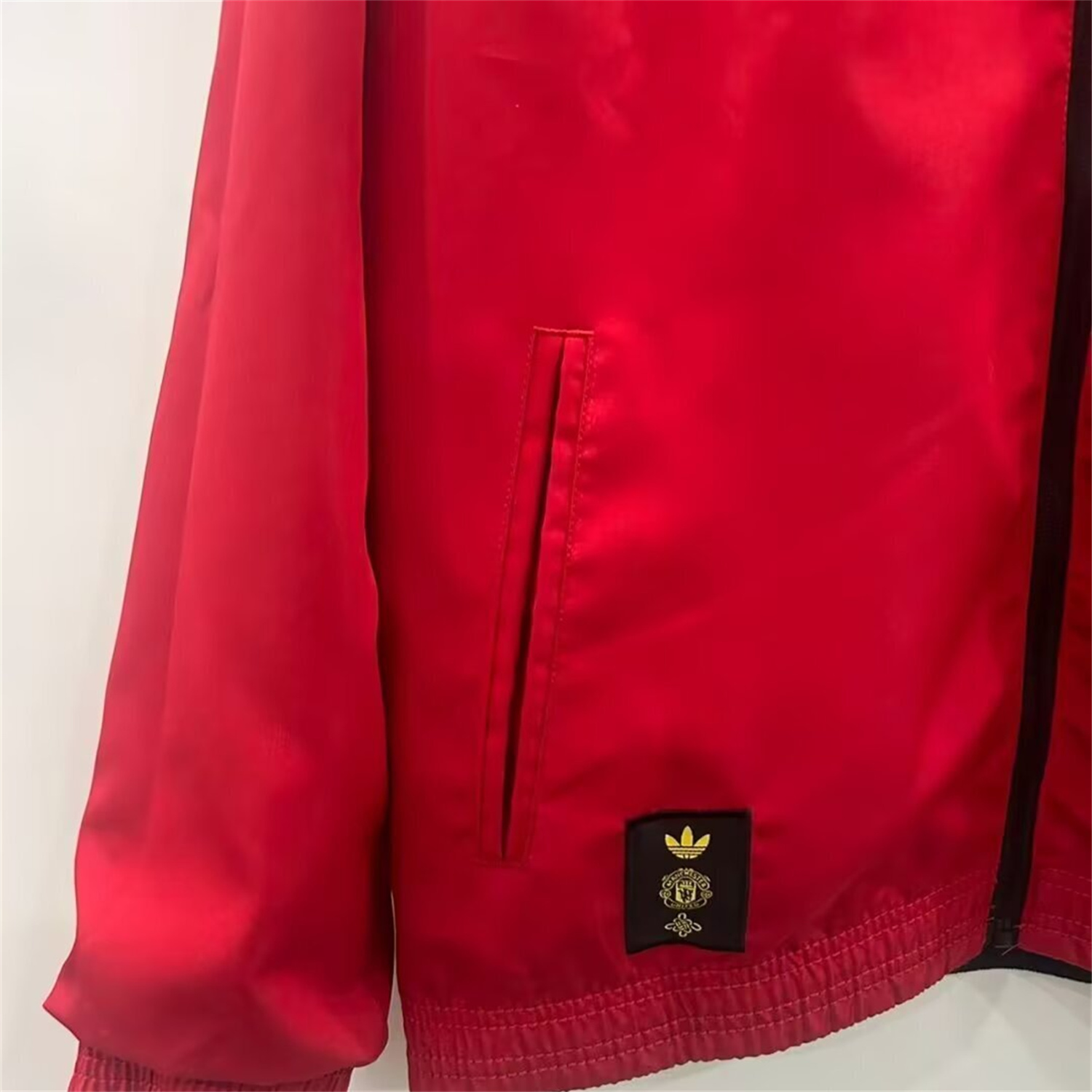 AlphaJersey-Manchester United 25-26 Double Sided Reversible Windbreaker - Black & Red