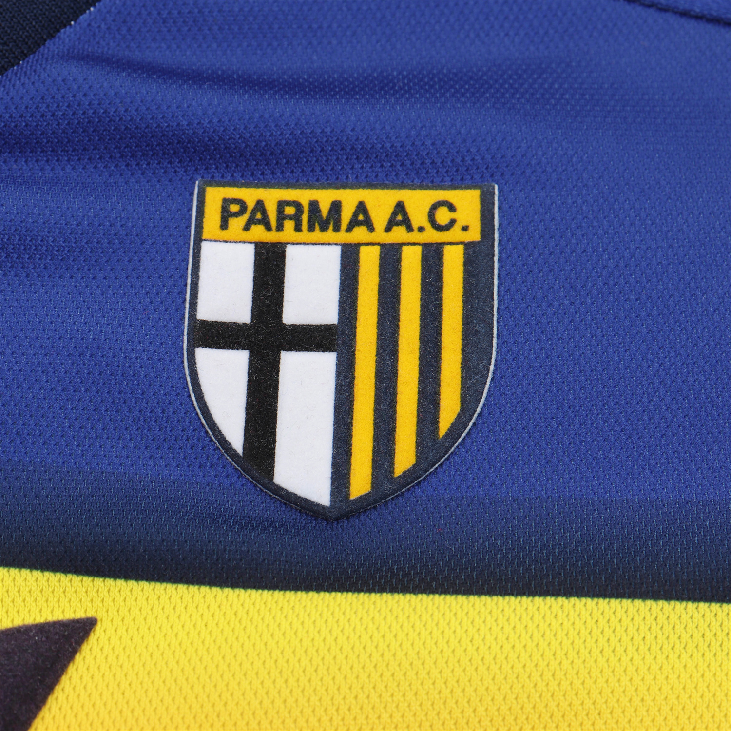 AlphaJersey-Retro Parma 2001-02 Home Kids Kit