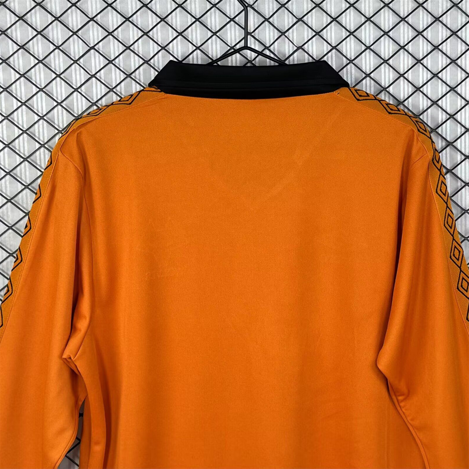 AlphaJersey-Retro Wolverhampton Wanderers Wolves 1979-82 Home Long Sleeves Jersey - Fans Version