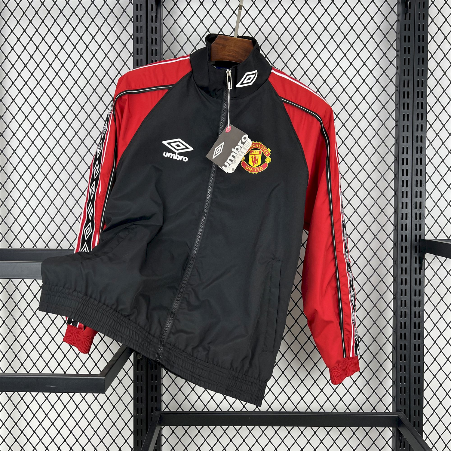 AlphaJersey-Retro Manchester United 1998-99 Throwback Windbreaker Jacket - Black and Red