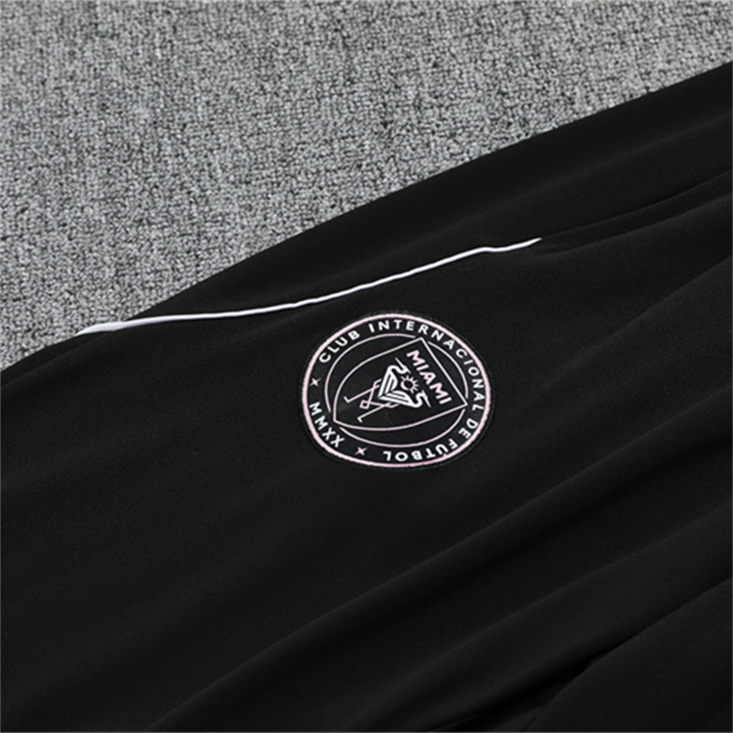 AlphaJersey-INT M.A.M 25-26 Kid Long Sleeves Training Set - White Top & Black Pants