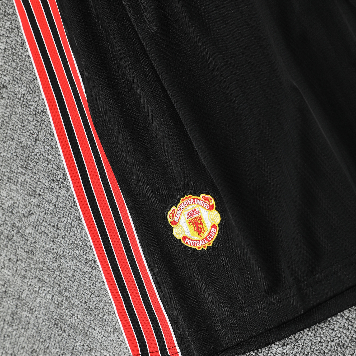 AlphaJersey-Manchester United 25-26 Vest Training Set - Red Retro Logo Black Vest & Black Shorts
