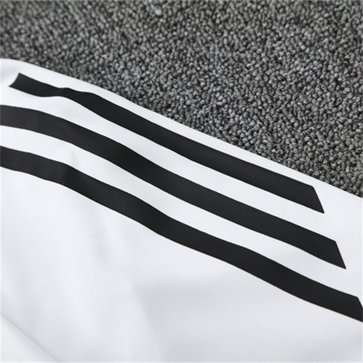 AlphaJersey-Manchester United 25-26 Long Sleeves Training Set - White Top & Black Pants