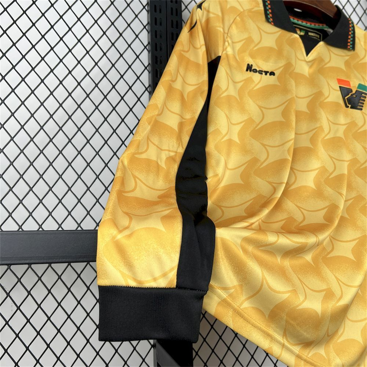AlphaJersey-Venezia FC 25-26 Goalkeeper Yellow Unsponsored Long Sleeves Jersey - Fans Version