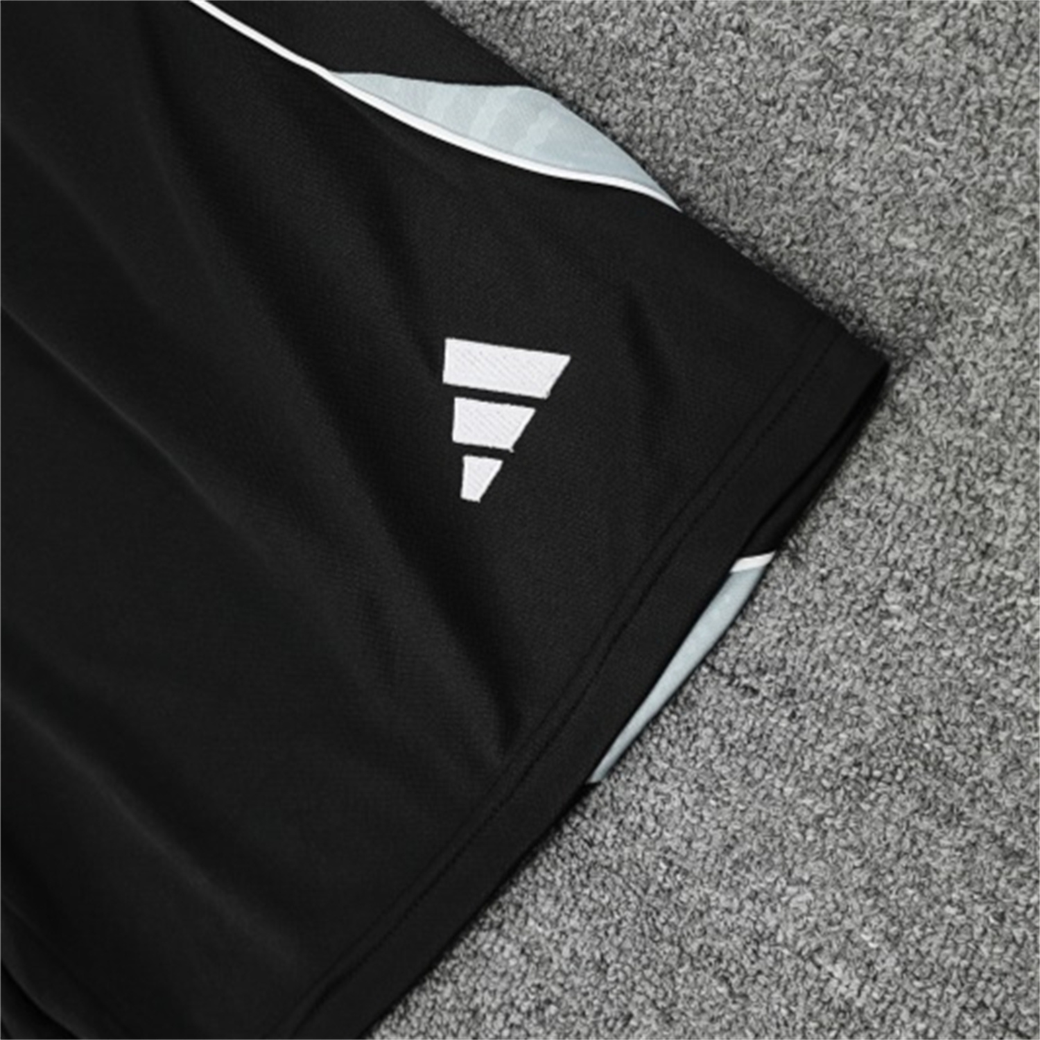 AlphaJersey-Real Madrid 25-26 Short-Sleeve Training Set - Grey And White Top & Black Shorts