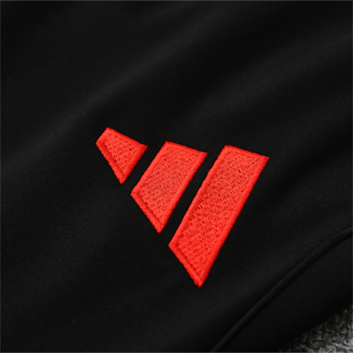 AlphaJersey-Liver.pool 25-26 Kids Long Sleeve Training Set - White Top & Black Pants