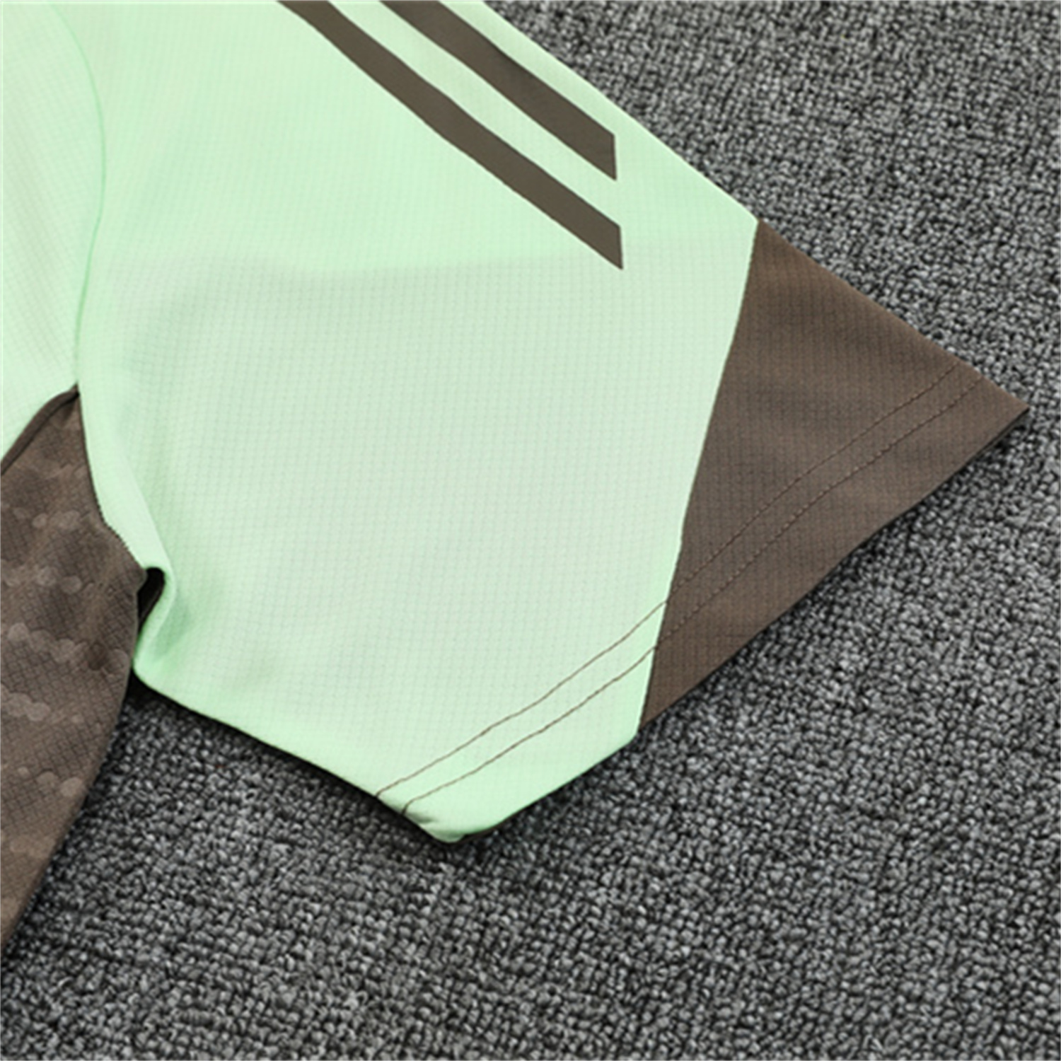 AlphaJersey-Real Madrid 25-26 Short-Sleeve Training Set - Light Green Top and Dark Khaki Shorts
