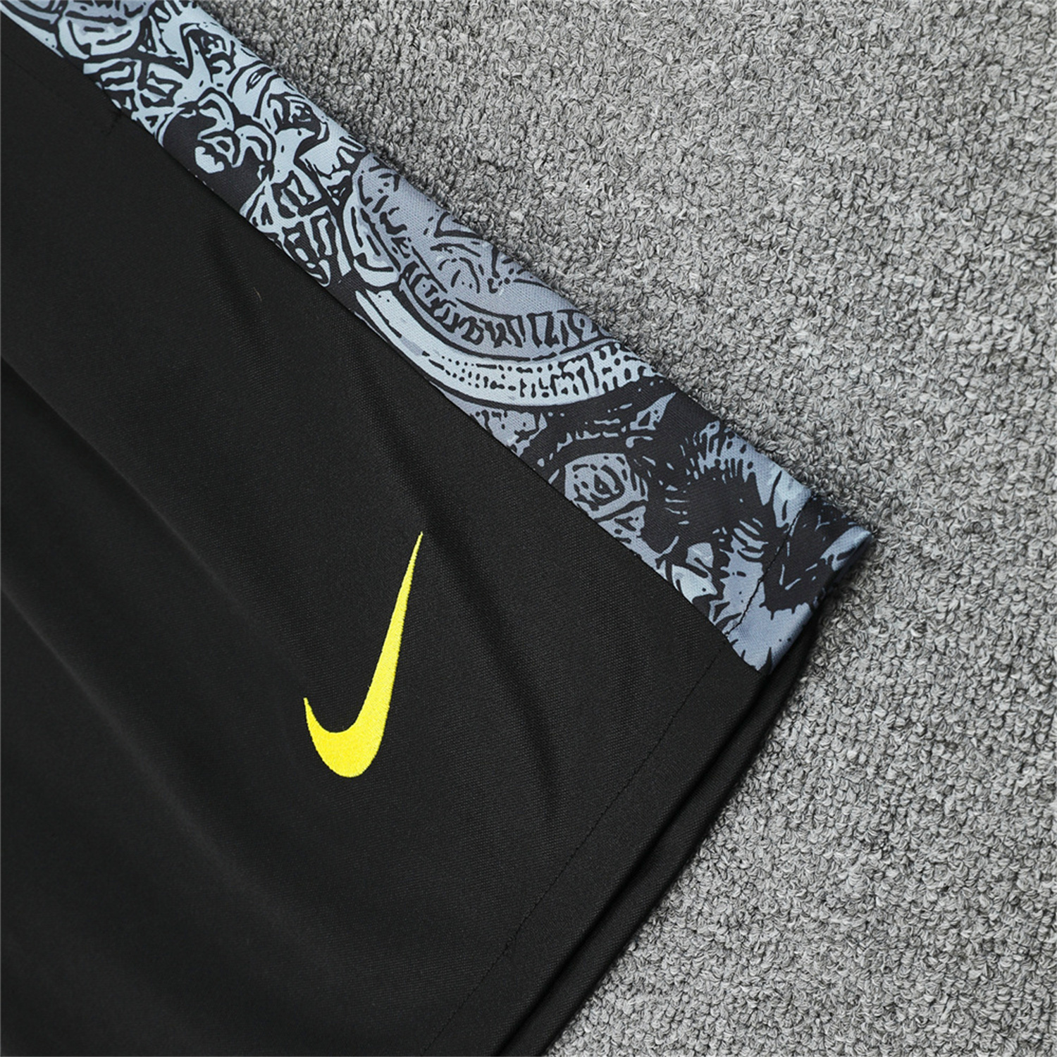 AlphaJersey-Brazil 25-26 White Jesus Statue Short-Sleeve Training Set - White Top & Black Shorts
