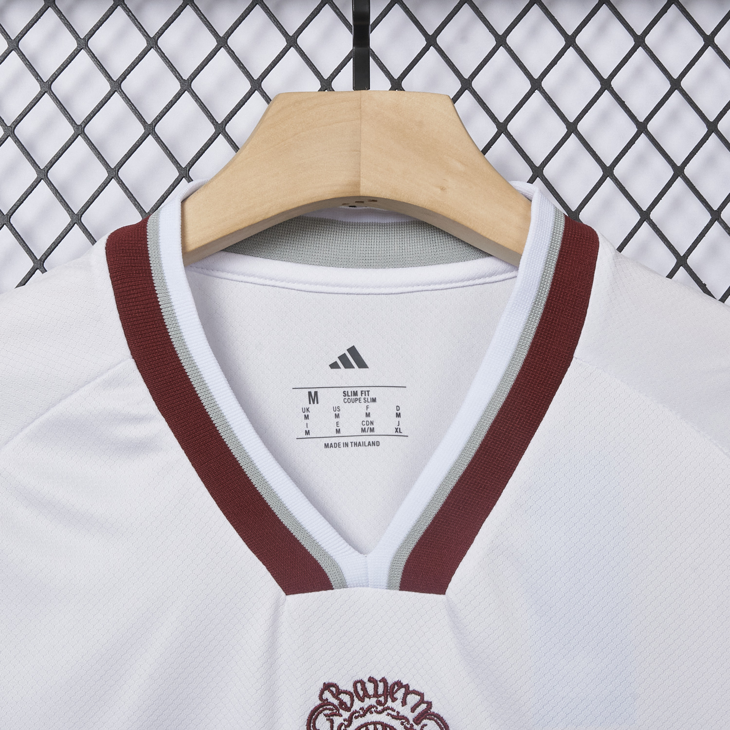AlphaJersey-Bayern Munich 25-26 Throwback Trefoil Red Stripe White Special Jersey - Fans Version