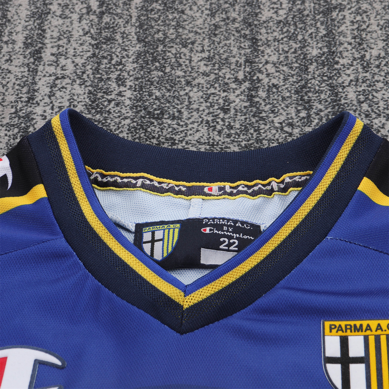AlphaJersey-Retro Parma 2001-02 Home Kids Kit