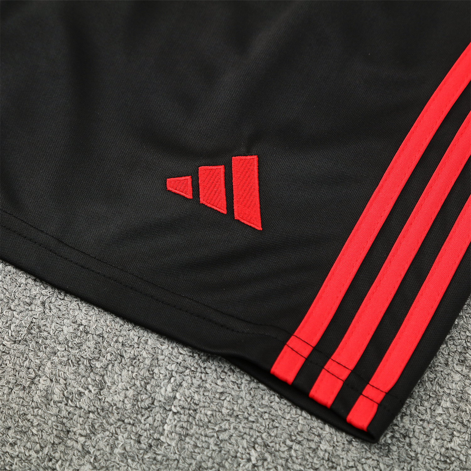 AlphaJersey-Manchester United 25-26 Short-Sleeve Training Set - Red Edge White Top & Black Shorts