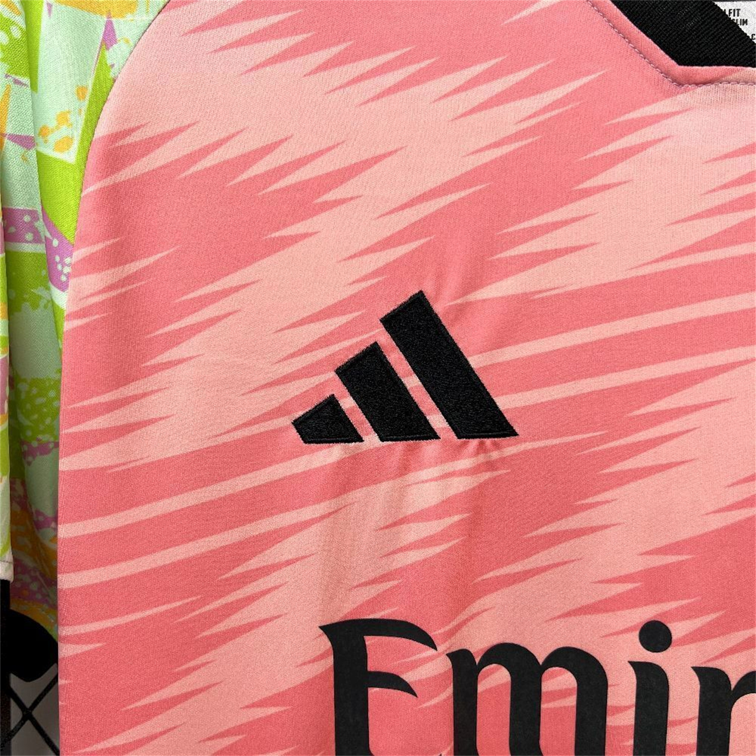 AlphaJersey-Real Madrid 25-26 Pink And Green Pre-Match Training Jersey - Fans Version