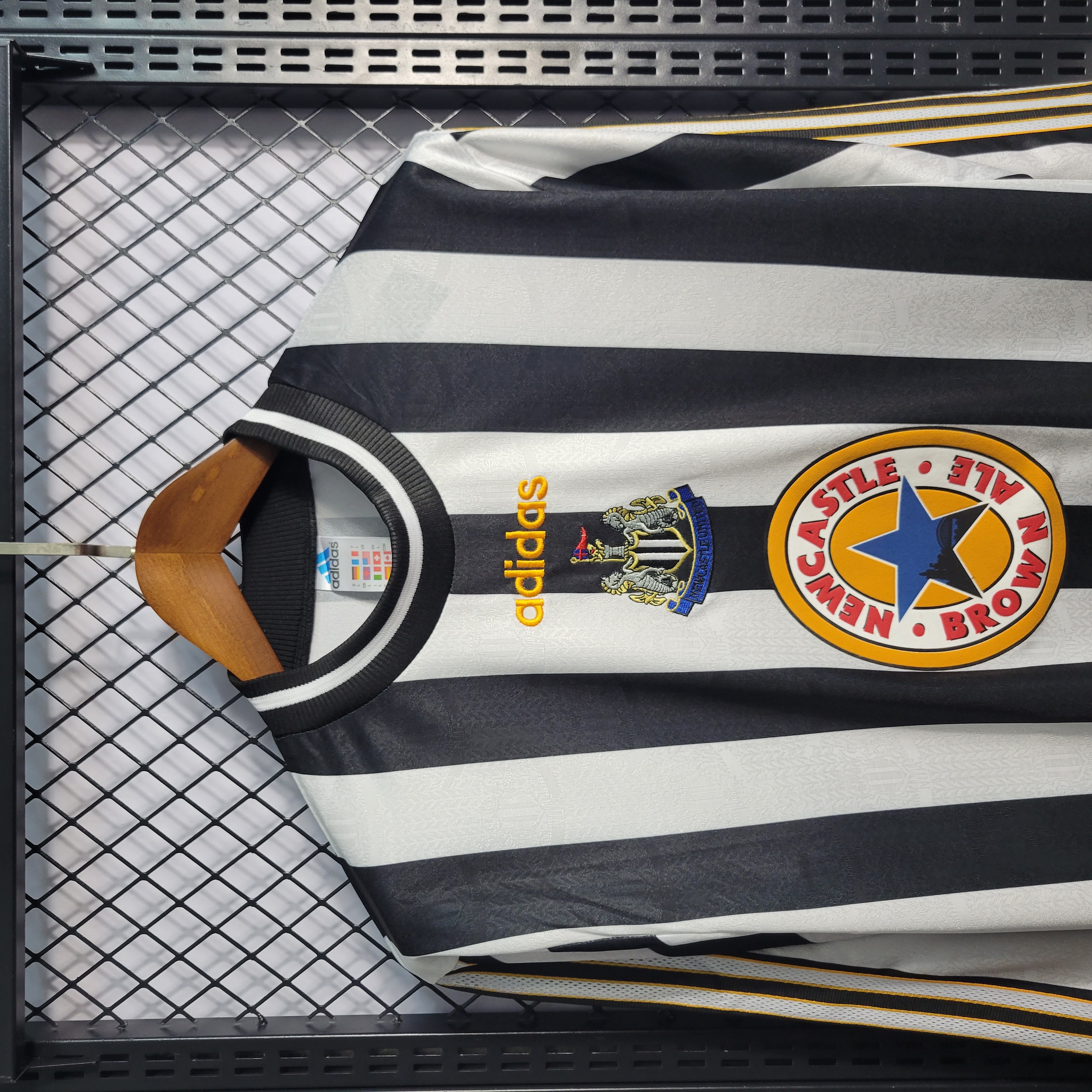 AlphaJersey-Retro Newcastle United 1997-99 Home Long Sleeve Jersey