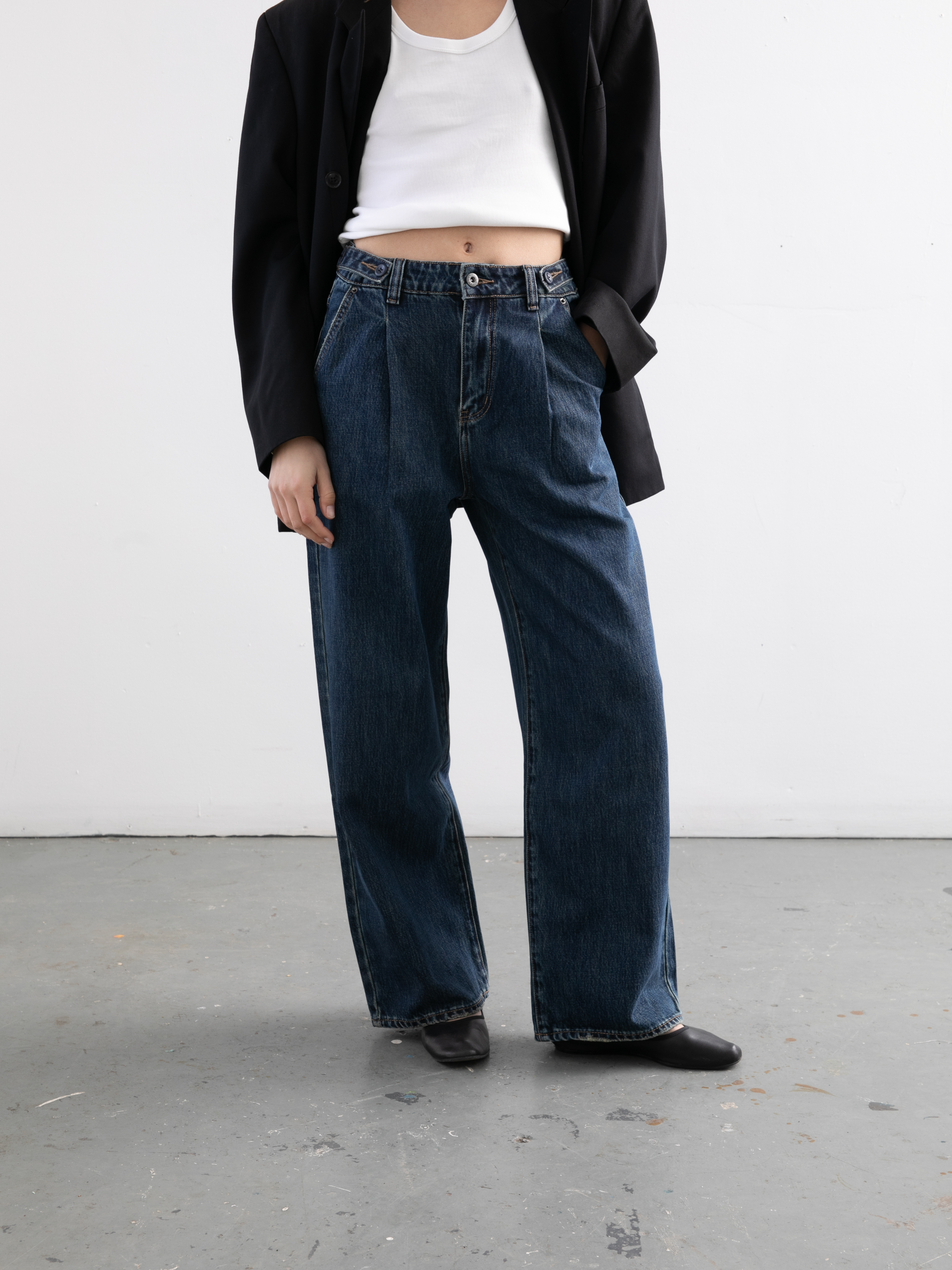 Pleated Relaxed Fit Jeans | Modern Menswear by yycbvcnbmmnbm
