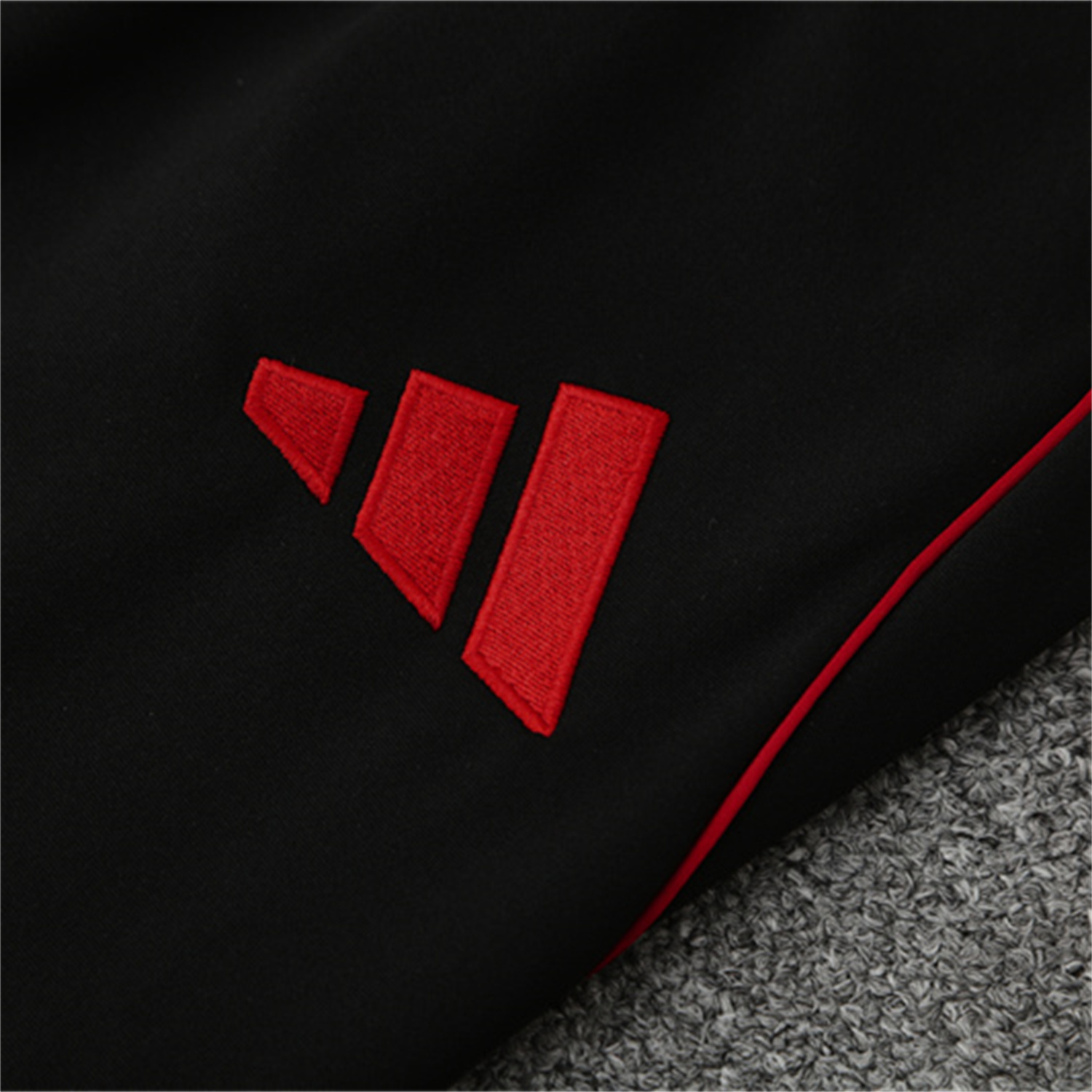 AlphaJersey-Manchester United 25-26 Kid Long Sleeves Training Set - White Top & Black Pants