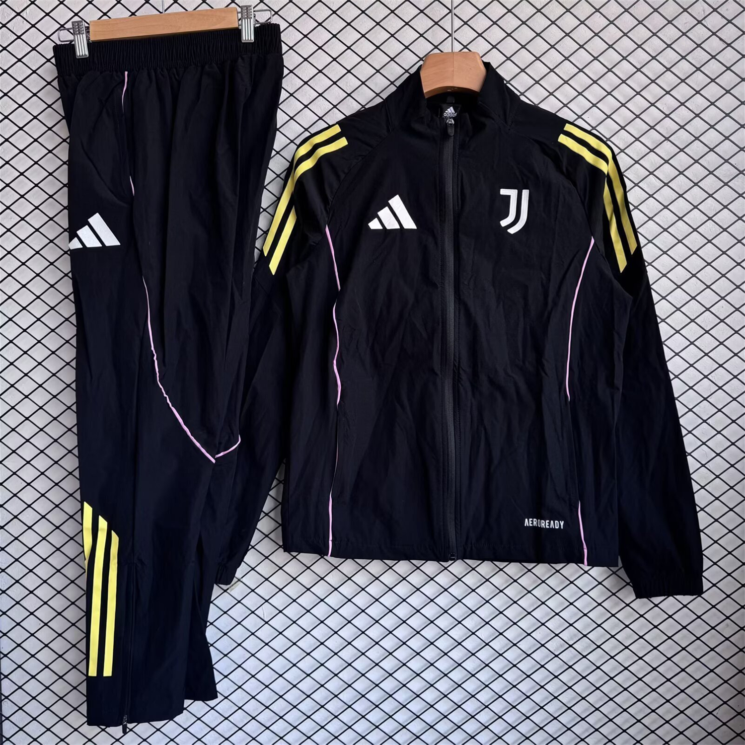 AlphaJersey-Juventus 25-26 Yellow Lines Windbreaker Training Set - Black Top and Pants