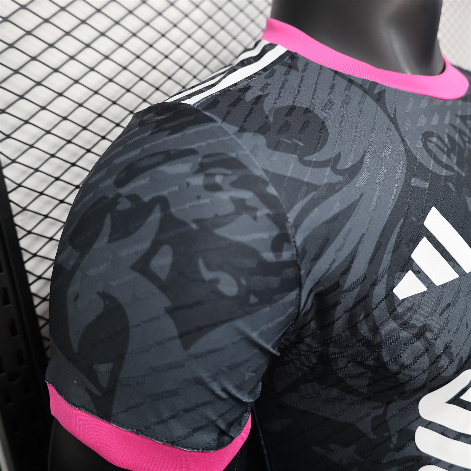 AlphaJersey-Liver.pool 25-26 Red White Liver.pool Bird Black Special Jersey - Player Version
