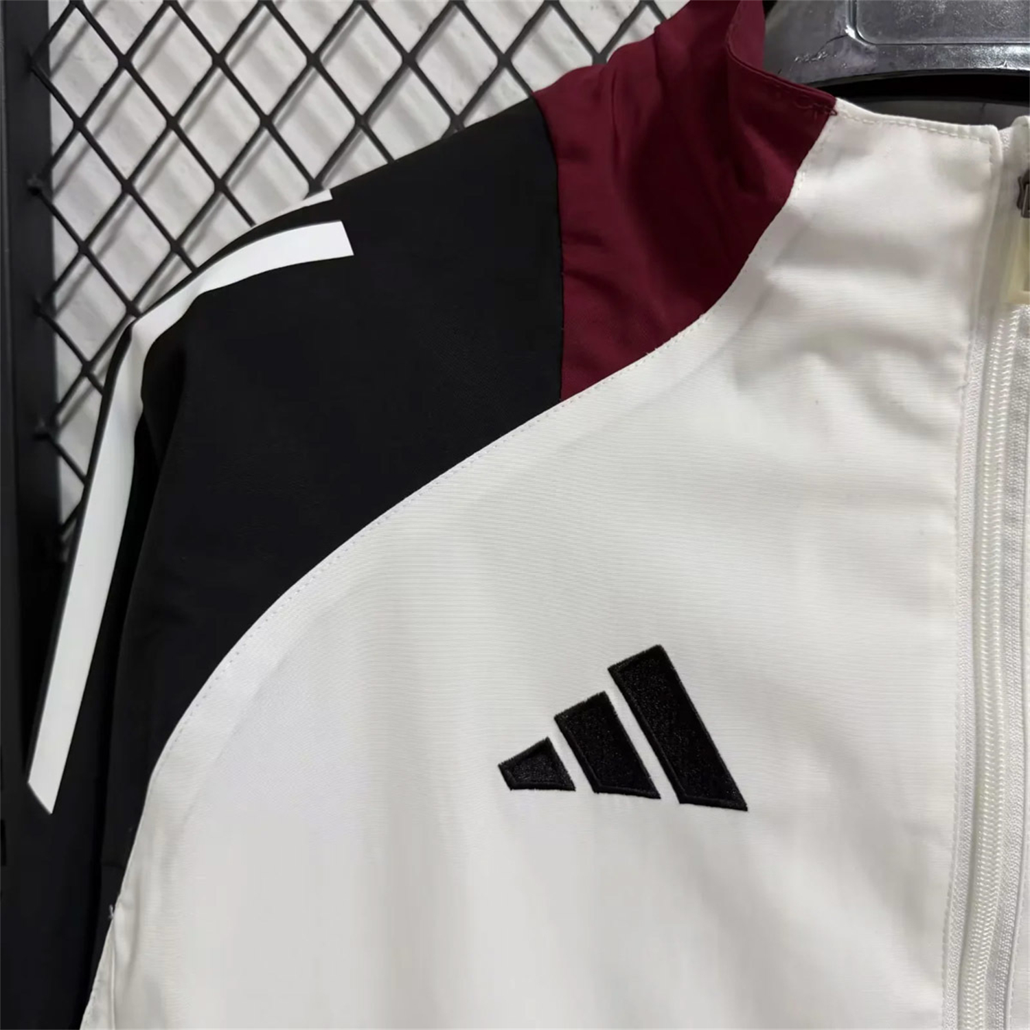 AlphaJersey-Manchester United 25-26 Training Windbreaker Jacket - White With Black