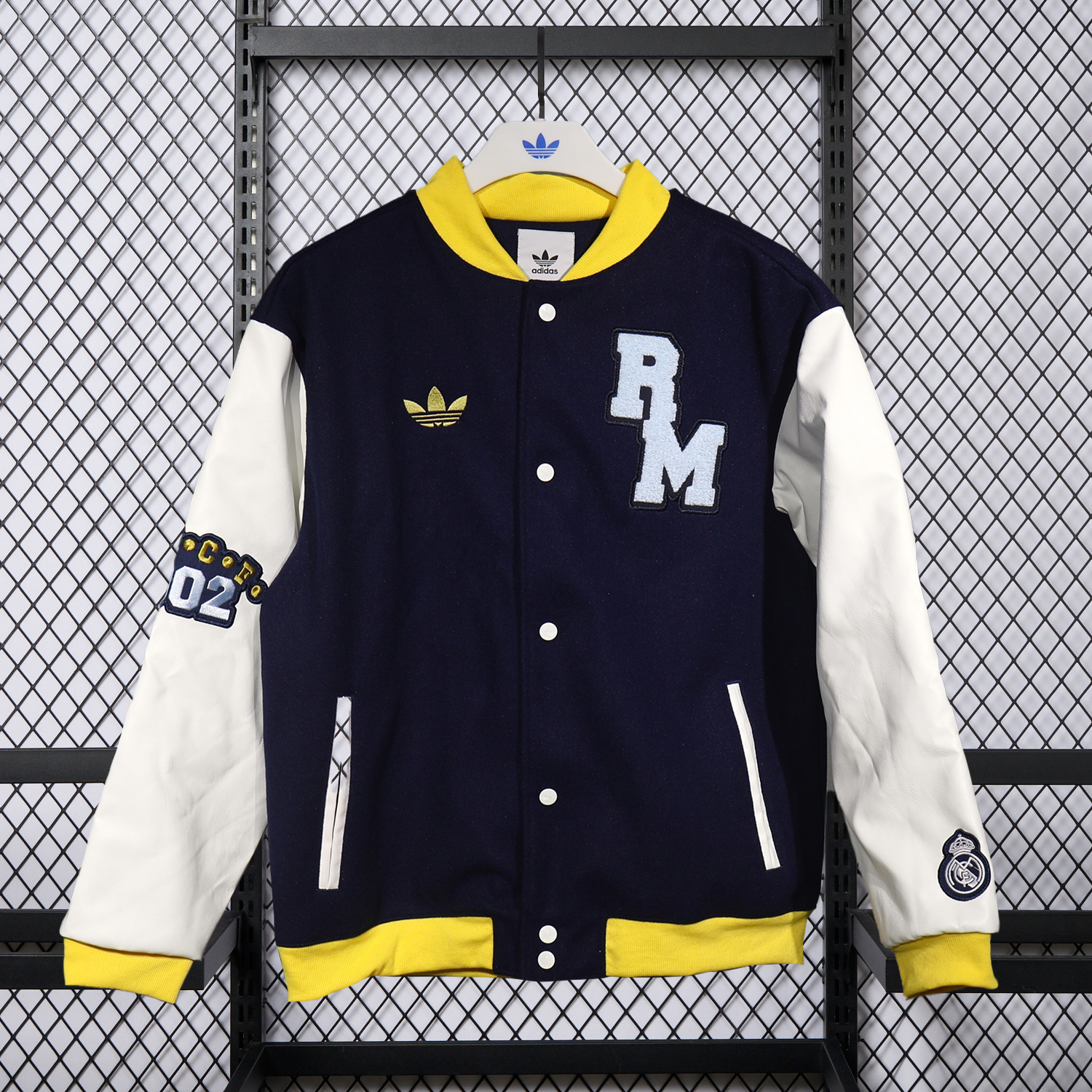 AlphaJersey-Real Madrid 25-26 Warm Windbreaker Jacket - Dark Blue And White