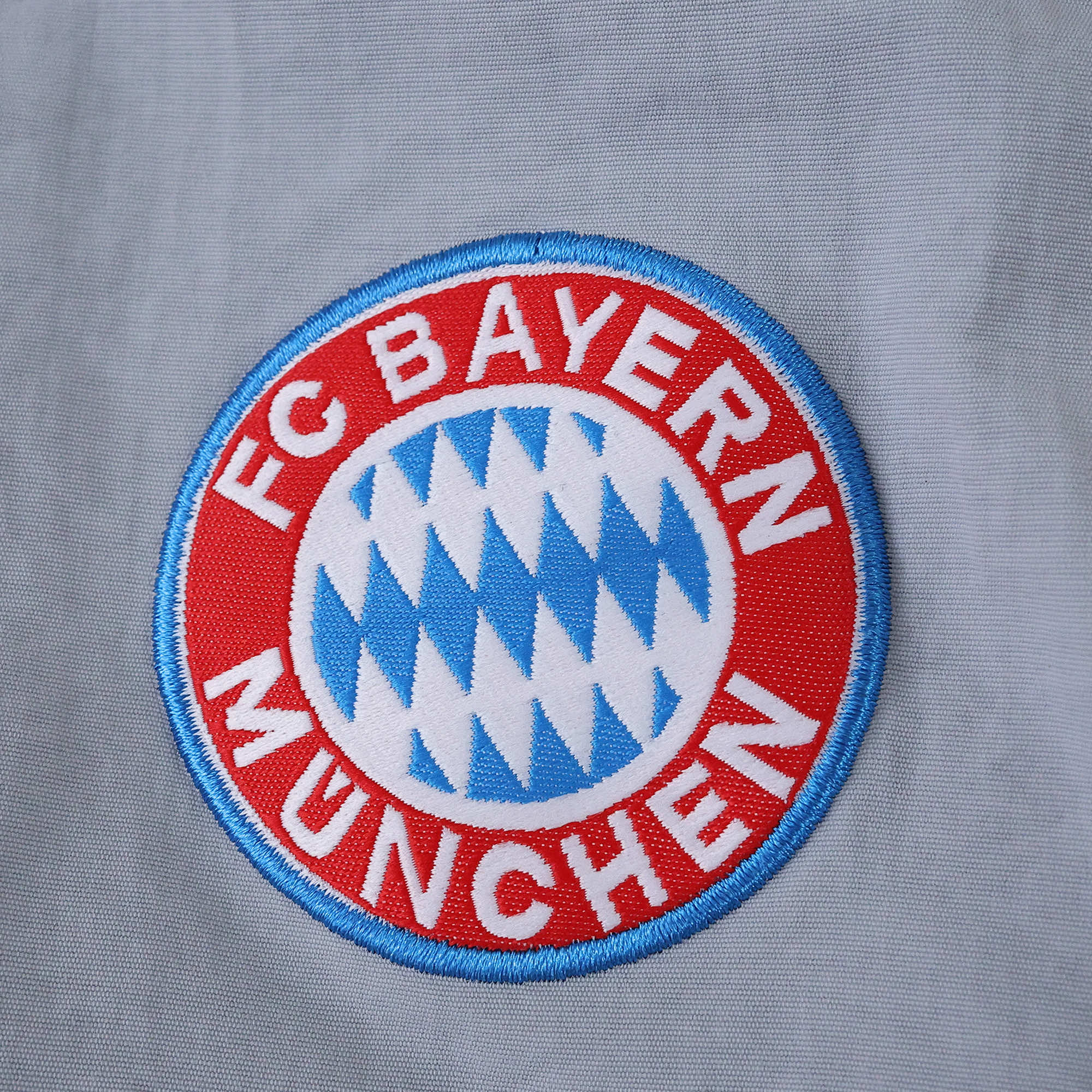 AlphaJersey-Bayern Munich 25-26 Grey Throwback Windbreaker Jacket - Grey