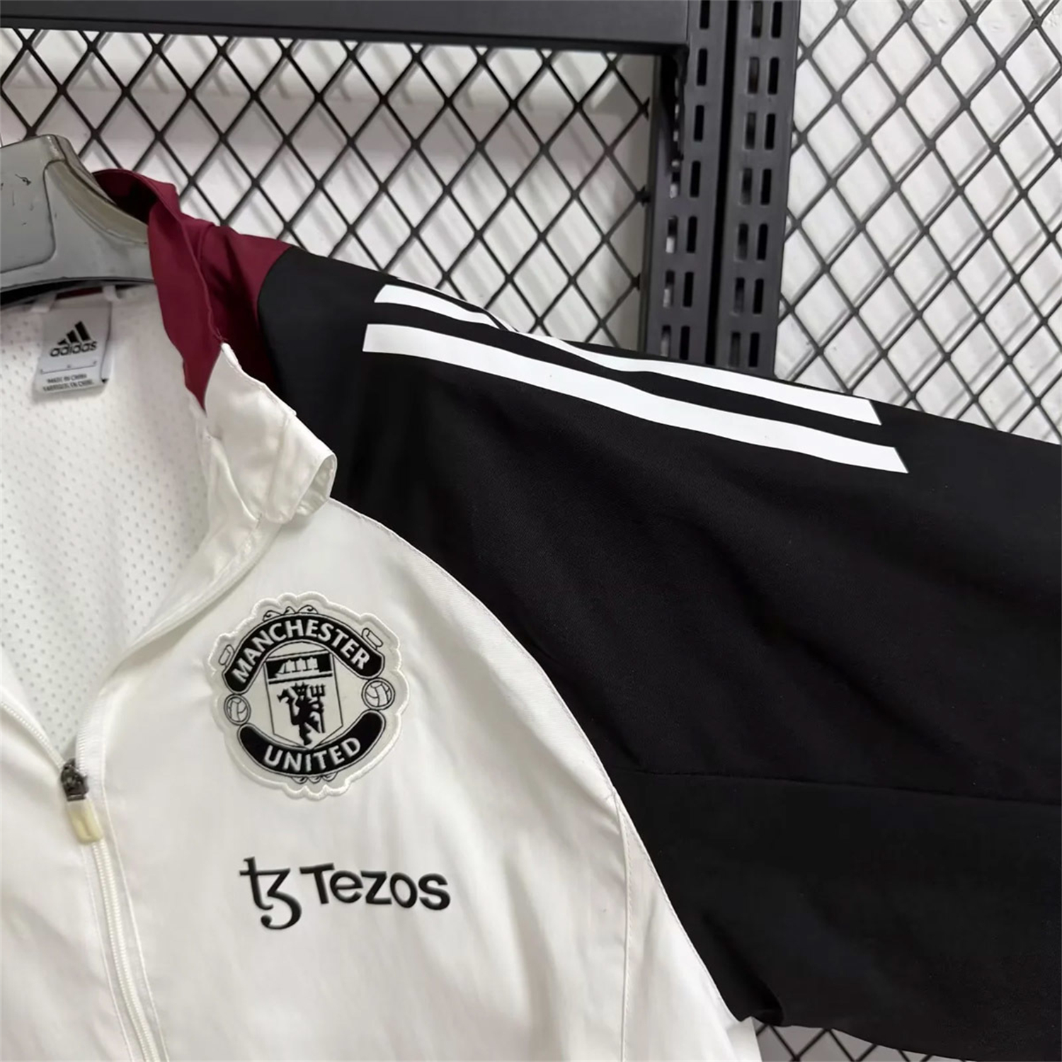 AlphaJersey-Manchester United 25-26 Training Windbreaker Jacket - White With Black