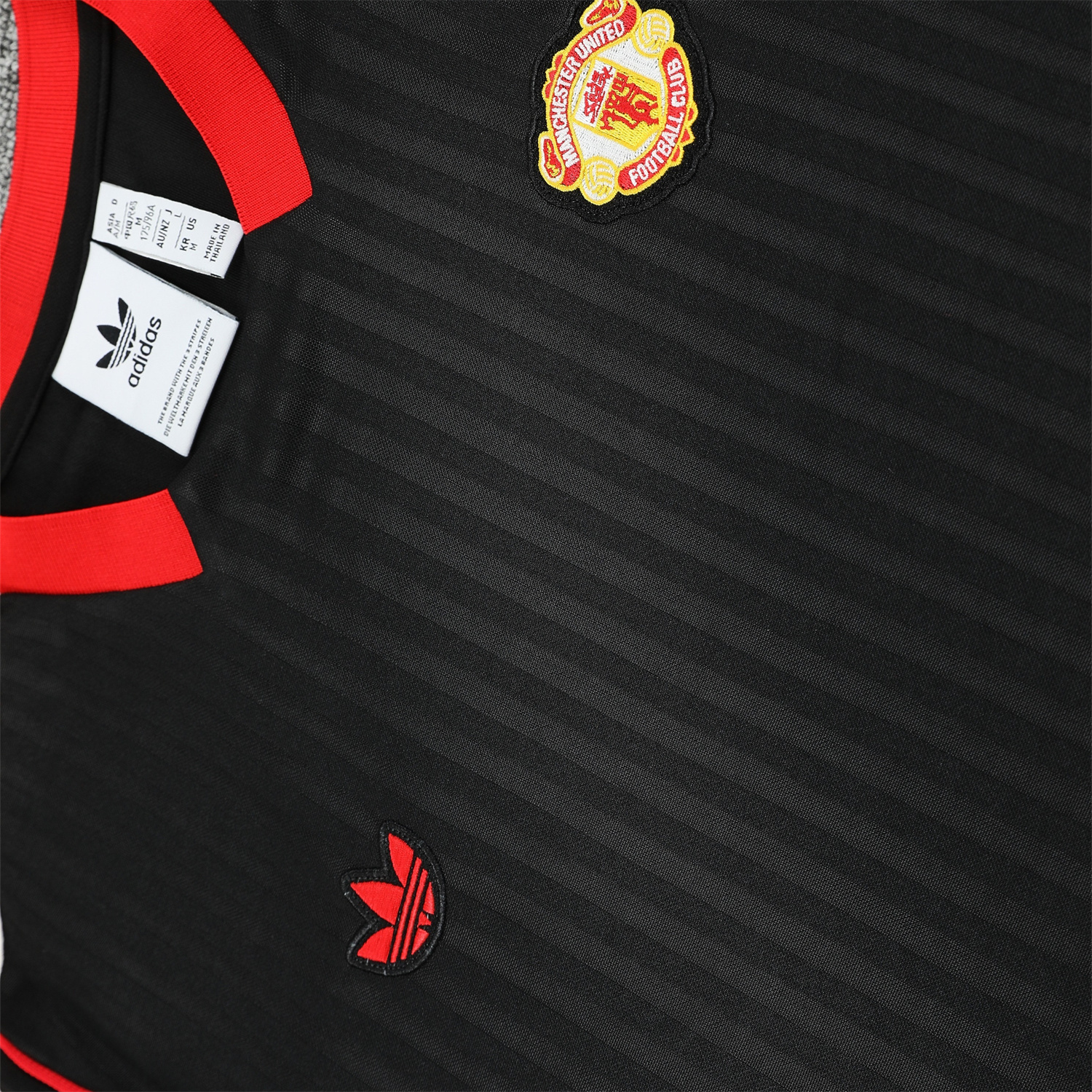 AlphaJersey-Manchester United 25-26 Short-Sleeve Training Set - Red Lines Black Top & Black Shorts