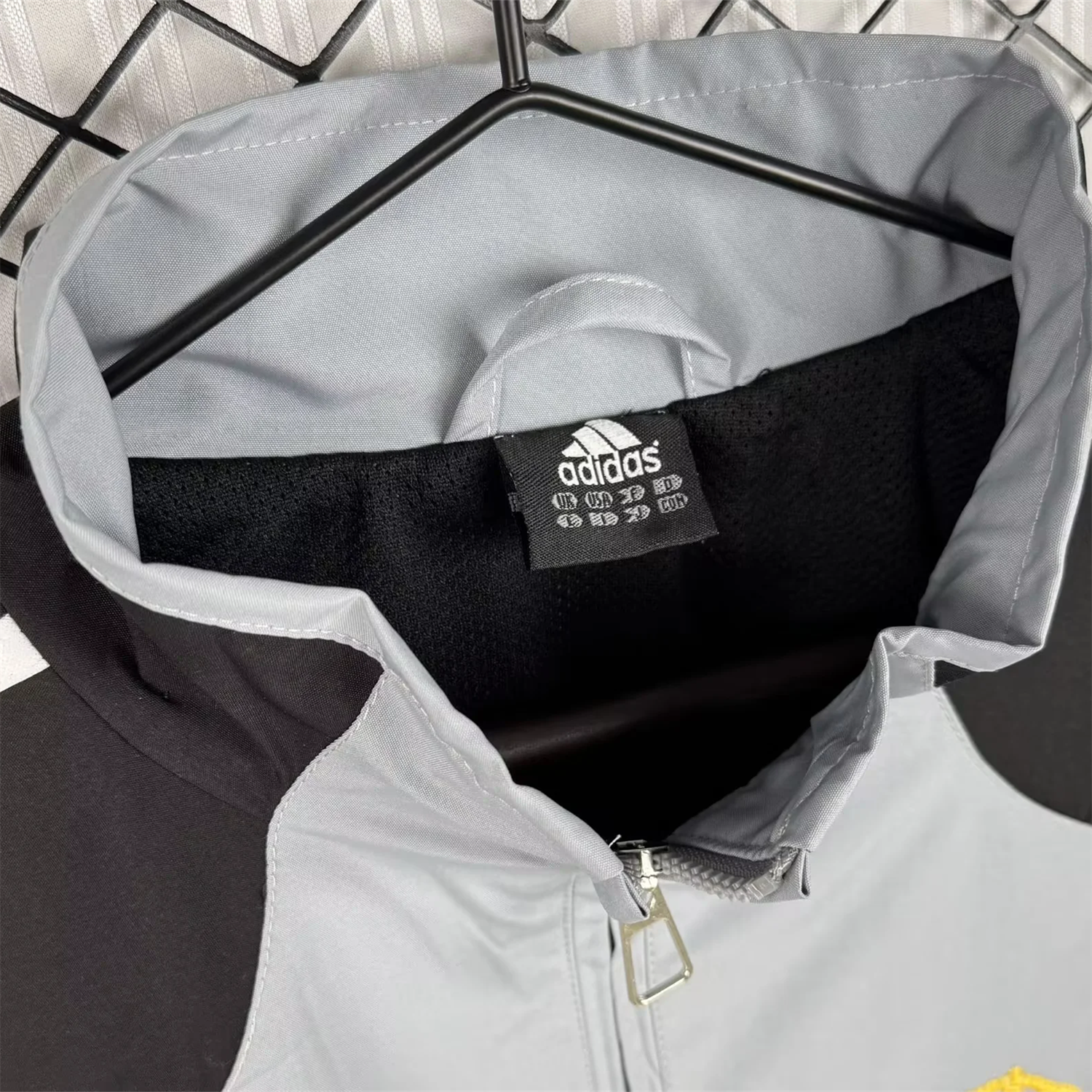 AlphaJersey-Retro Real Madrid 2004-05 Home Windbreaker Jacket - Grey
