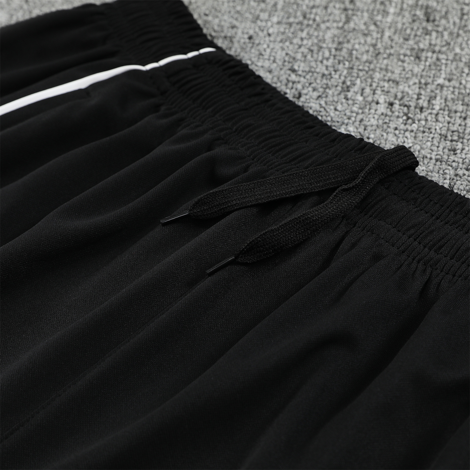 AlphaJersey-Real Madrid 25-26 Vest Training Set - Grey And White Vest & Black Shorts