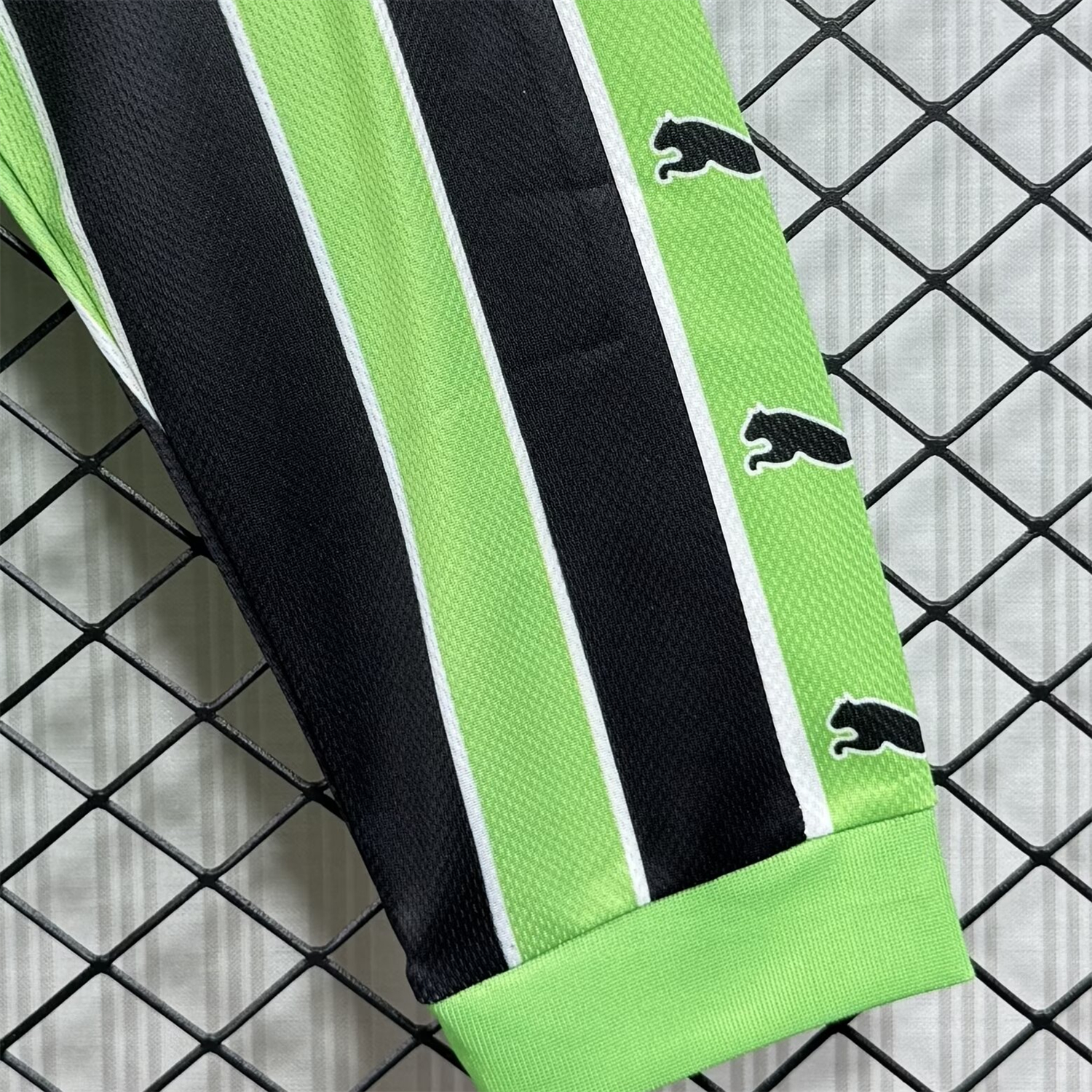 AlphaJersey-Retro Wolfsburg 1999-00 Away Long Sleeves Jersey