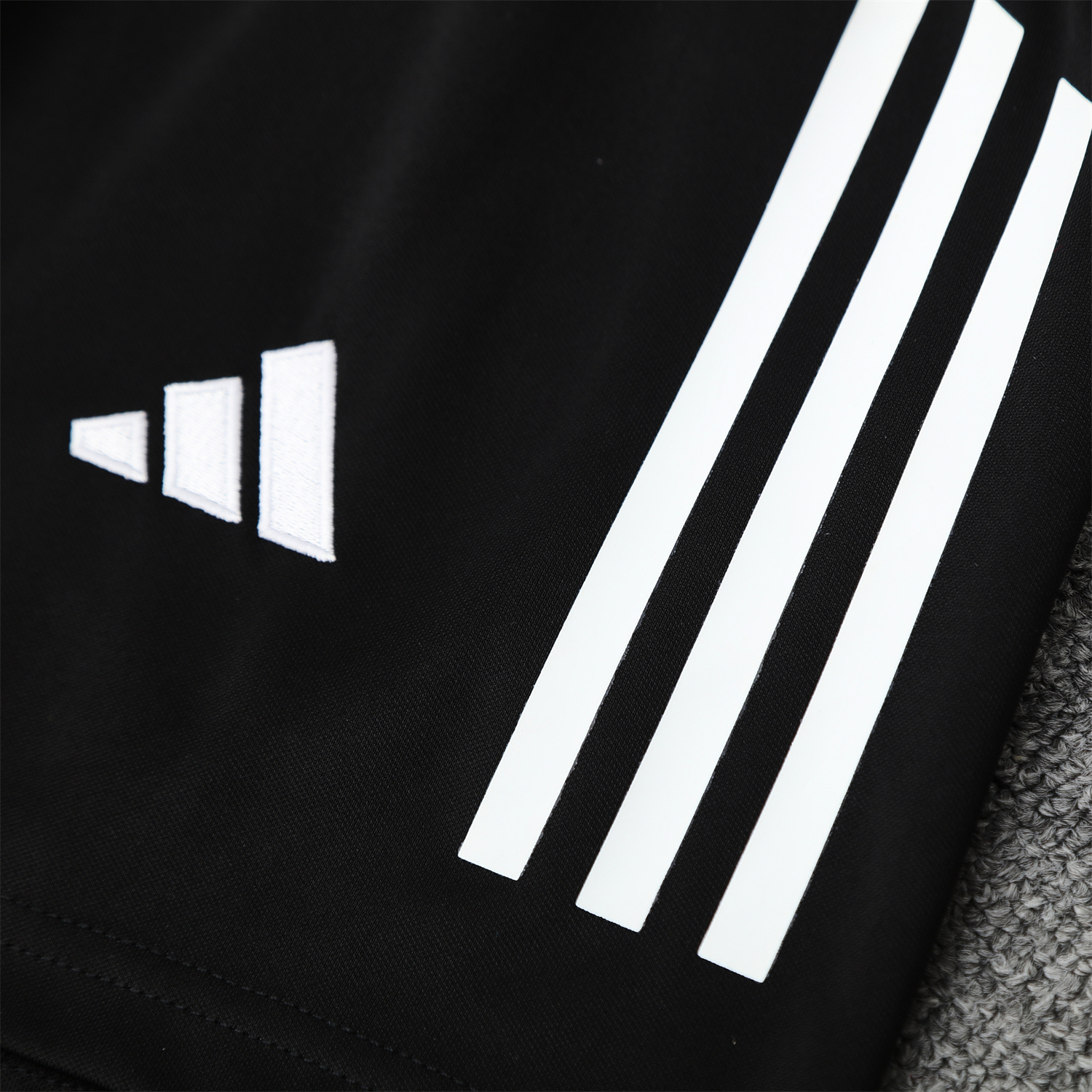 AlphaJersey-Real Madrid 25-26 Short-Sleeve Training Set - Blue Black Dragon Top & Black-White Shorts