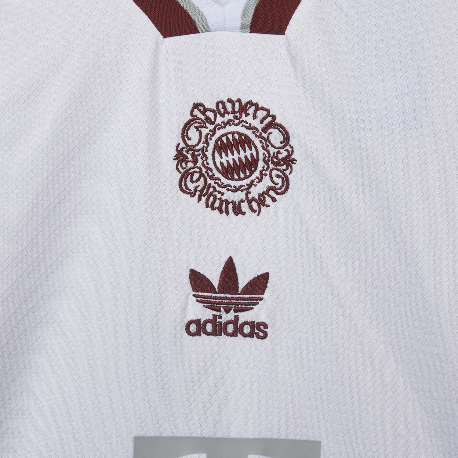 AlphaJersey-Bayern Munich 25-26 Throwback Trefoil Red Stripe White Special Jersey - Fans Version