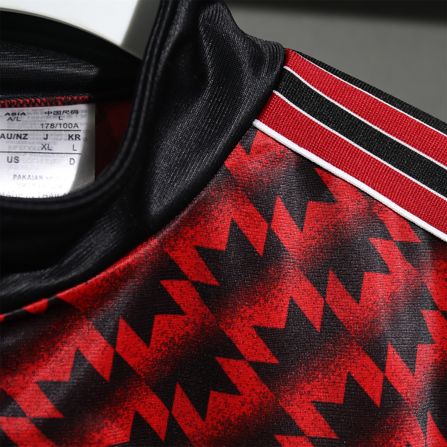 AlphaJersey-Manchester United 25-26 Training Set - Red Black Top and Black Pants