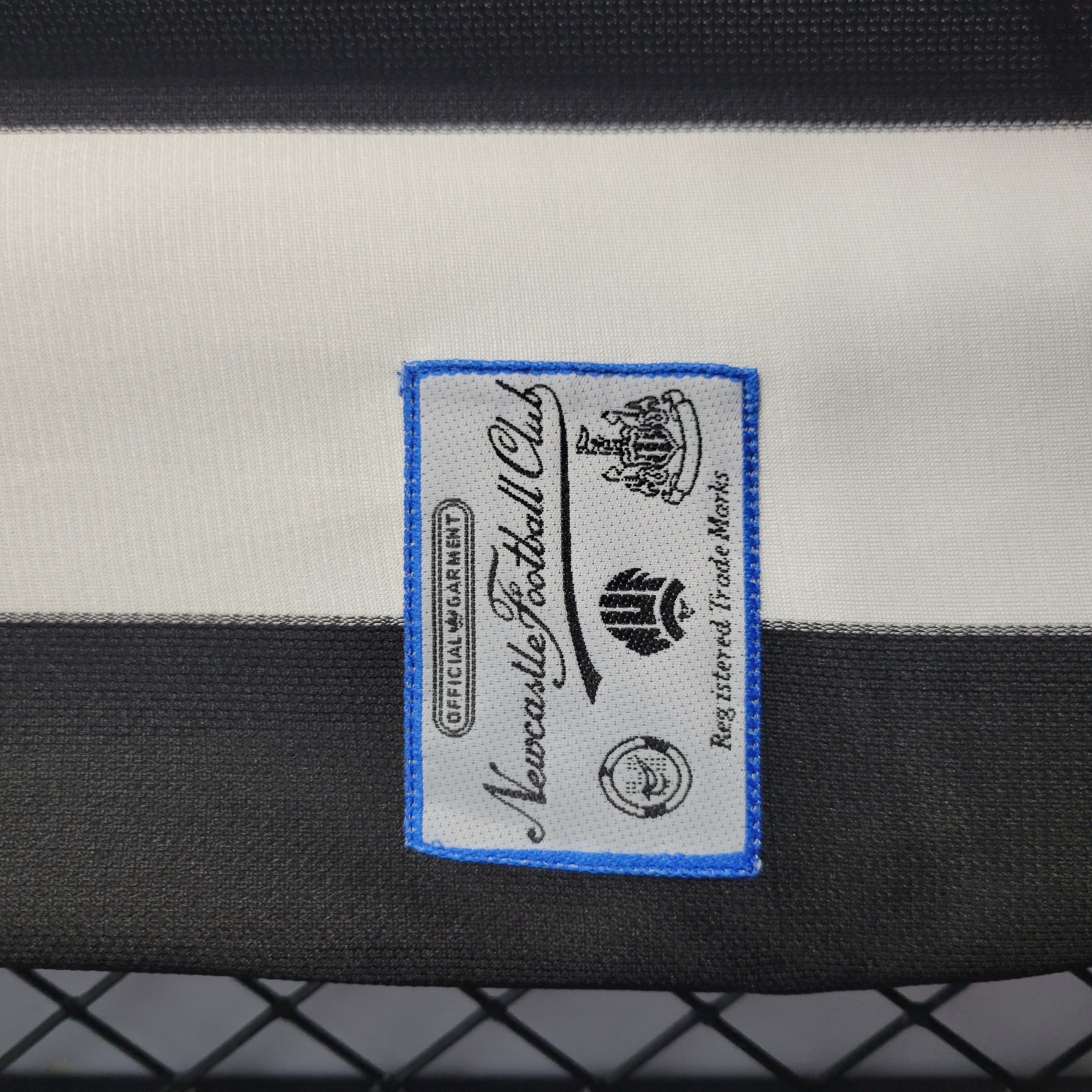 AlphaJersey-Retro Newcastle United 1995-97 Home Stadium Jersey