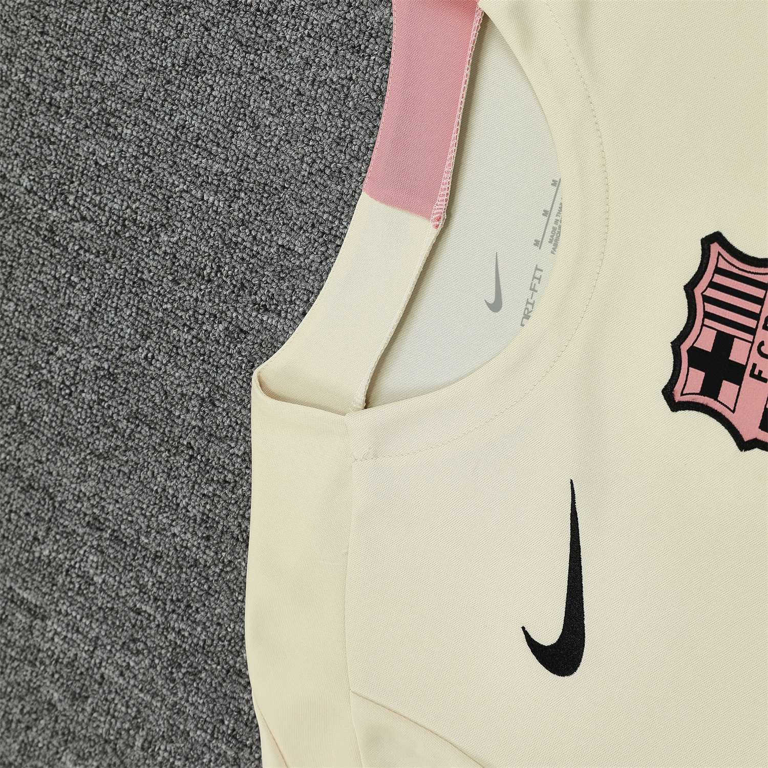 AlphaJersey-Barcelona 25-26 Short-Sleeve Training Set - Cream Top & Deep Blue Shorts